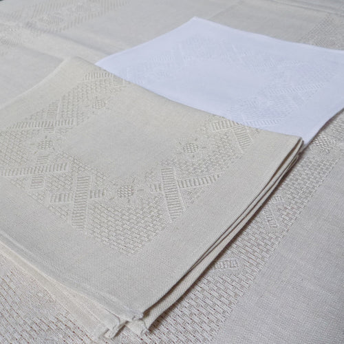 White and natural Etamine Irish linen placemats