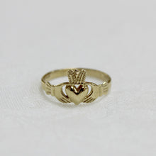 Load image into Gallery viewer, Ladies Gold Claddagh Ring (9ct)