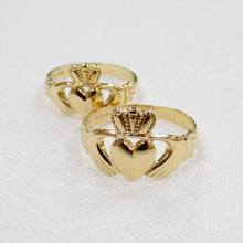 Load image into Gallery viewer, Mens and ladies classic 10ct gold Claddagh rings
