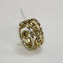Load image into Gallery viewer, Grange celtic style ring with swirl design