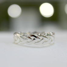 Load image into Gallery viewer, Sterling silver celtic knotwork ring