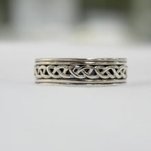 Load image into Gallery viewer, Men&#39;s Celtic Sterling Silver Ring