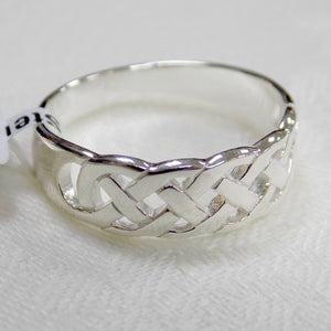 Ladies Celtic sterling silver ring