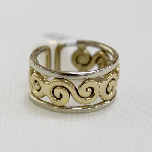 Grange ring with swirl design