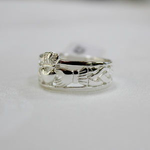 side view sterling silver claddagh band ring